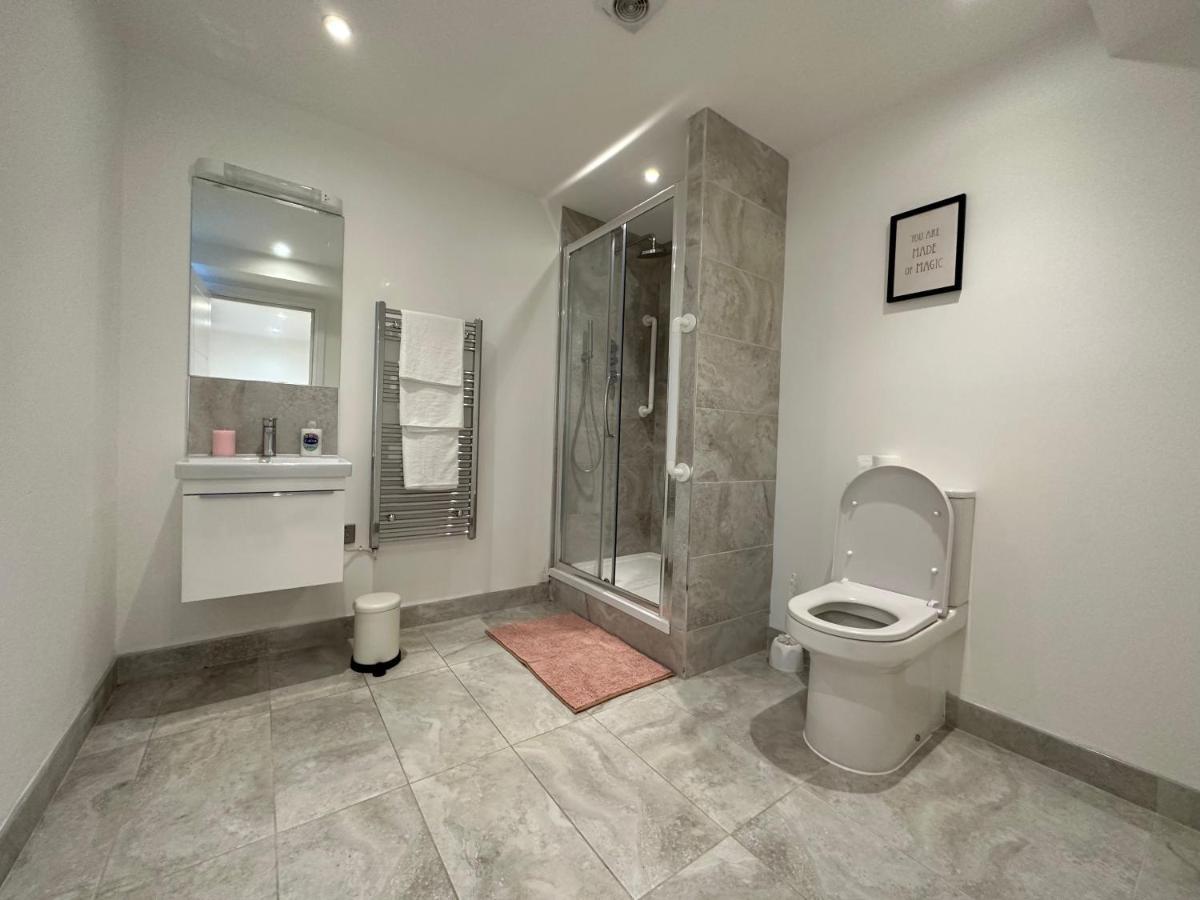 Apartament Brilliant Private Bedroom & En-suite In New Flat -1a August House